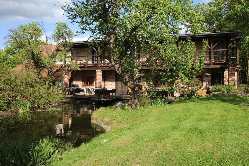 Areal Botanika Hotell Unhošť Eksteriør bilde