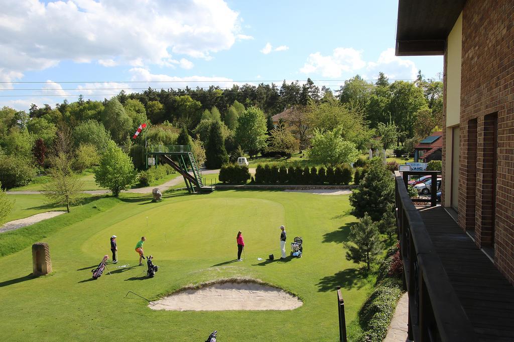 Areal Botanika Hotell Unhošť Eksteriør bilde
