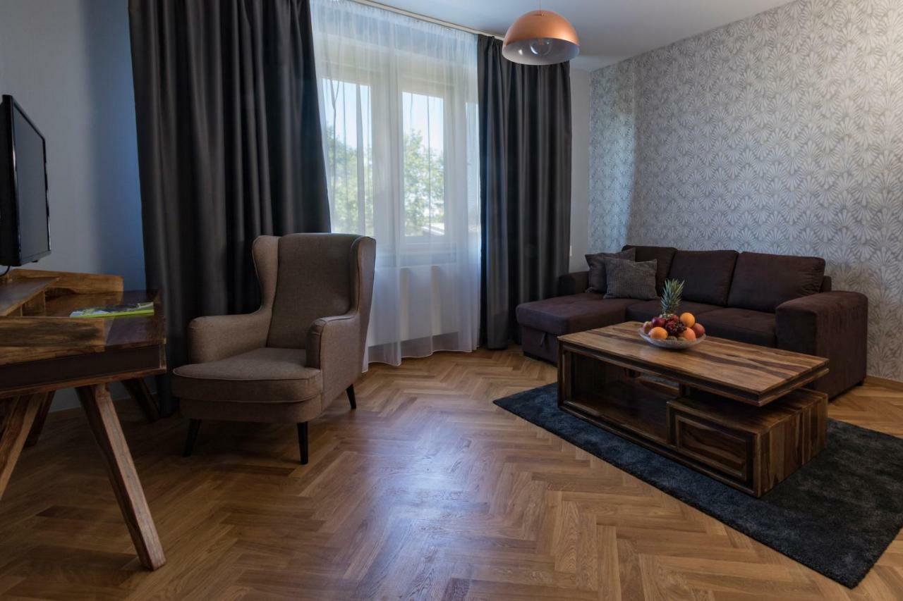 Areal Botanika Hotell Unhošť Eksteriør bilde