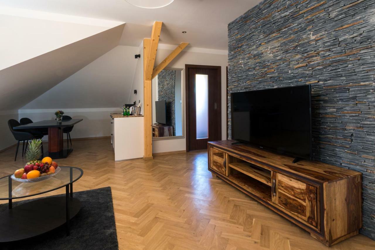 Areal Botanika Hotell Unhošť Eksteriør bilde